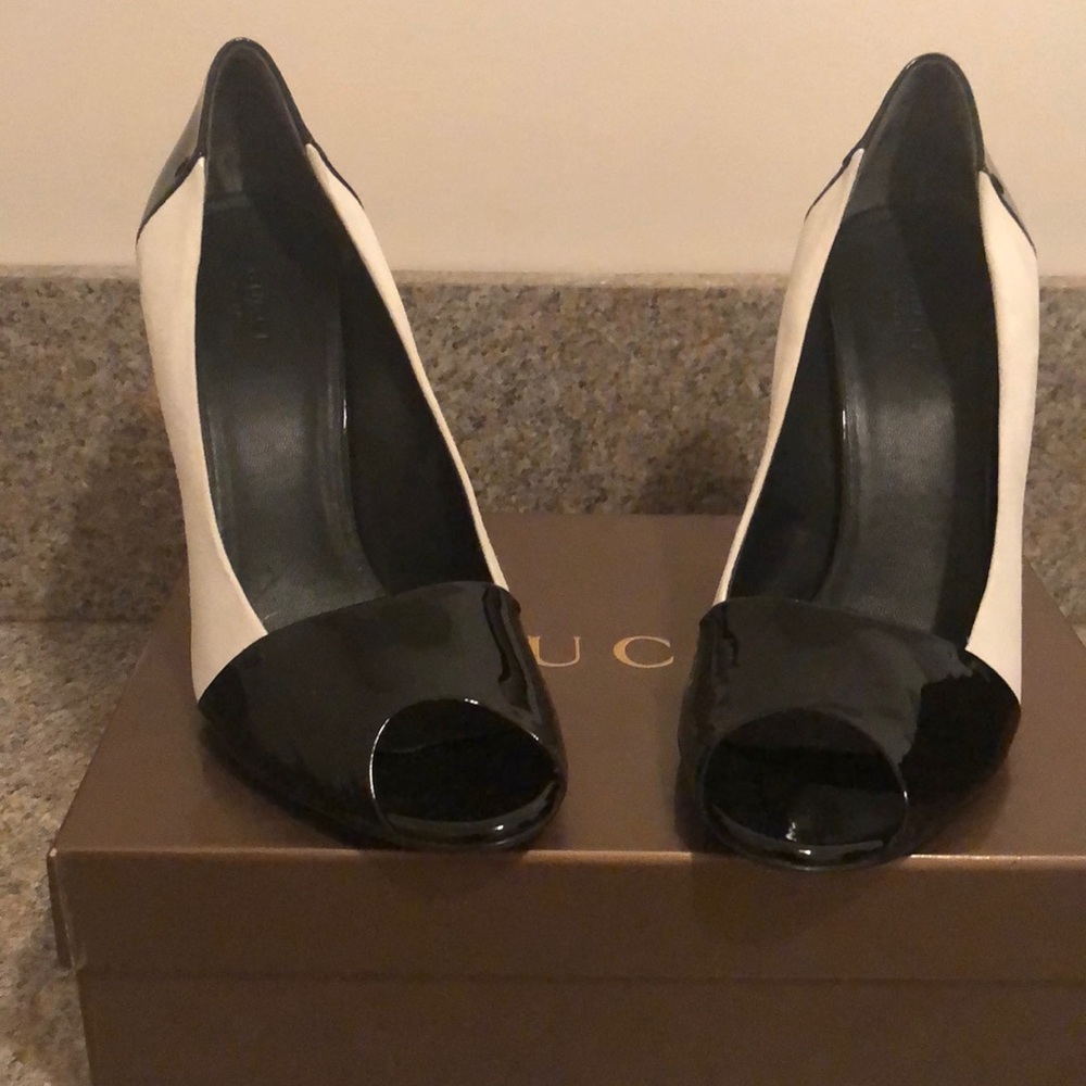 NWOT, Gucci peep toe pumps!